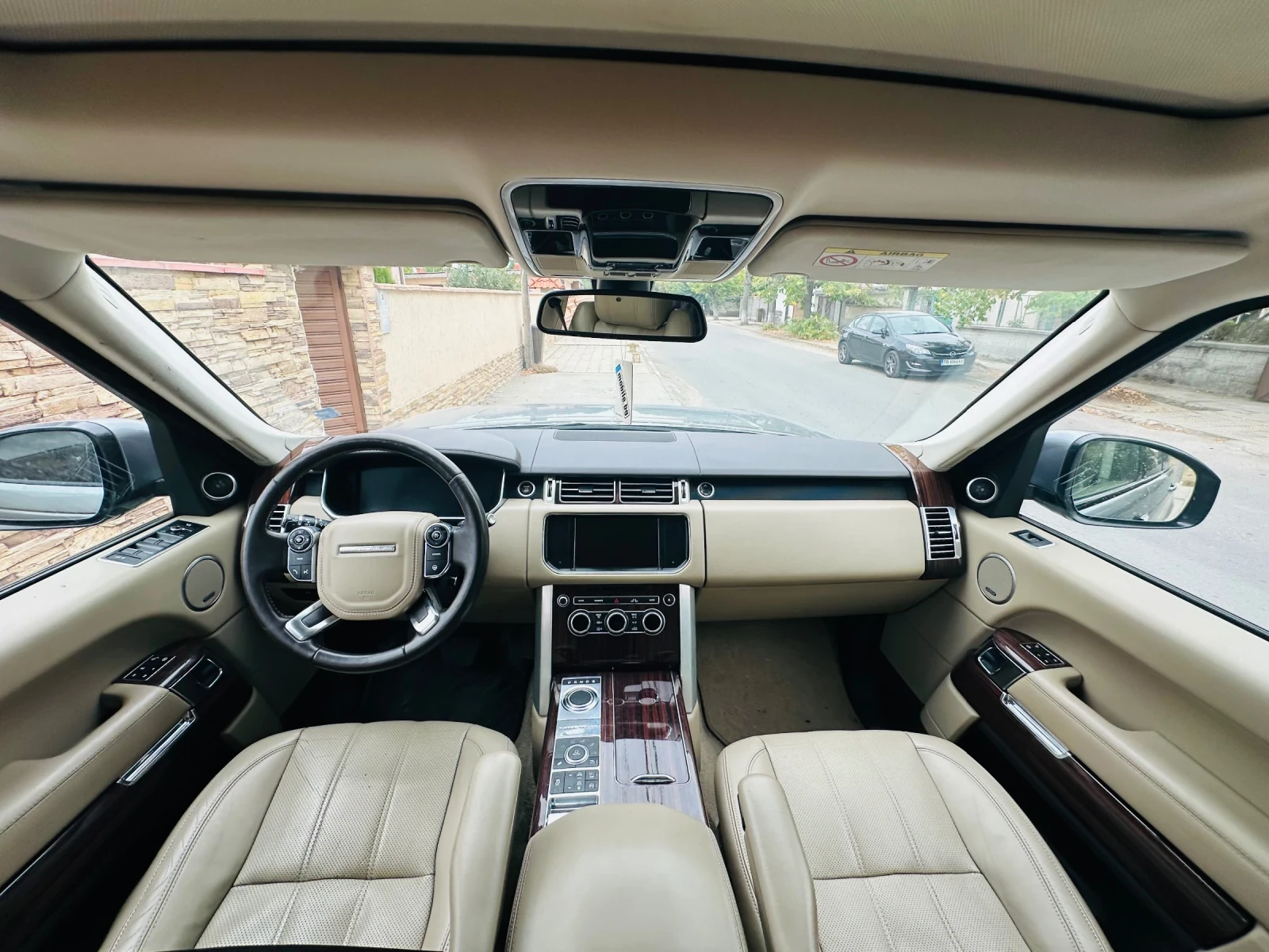 Land Rover Range rover VOGUE/ПОДГРЕВ/ОБДУХВАНЕ/ВАКУУМ/ПАНОРАМА/MERIDIAN/ - изображение 10