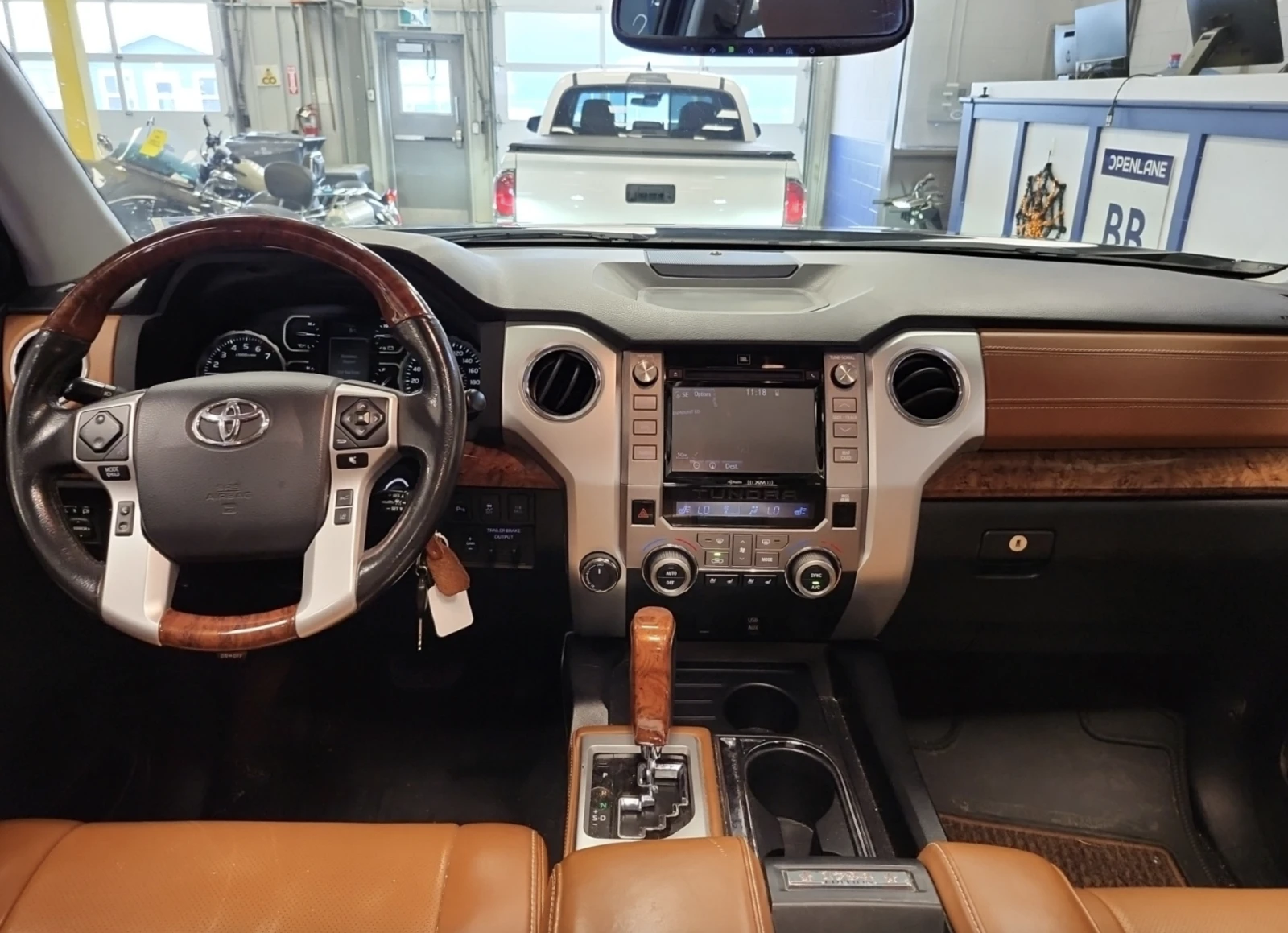 Toyota Tundra PLATINUM CREW CAB SHORT BED - изображение 8