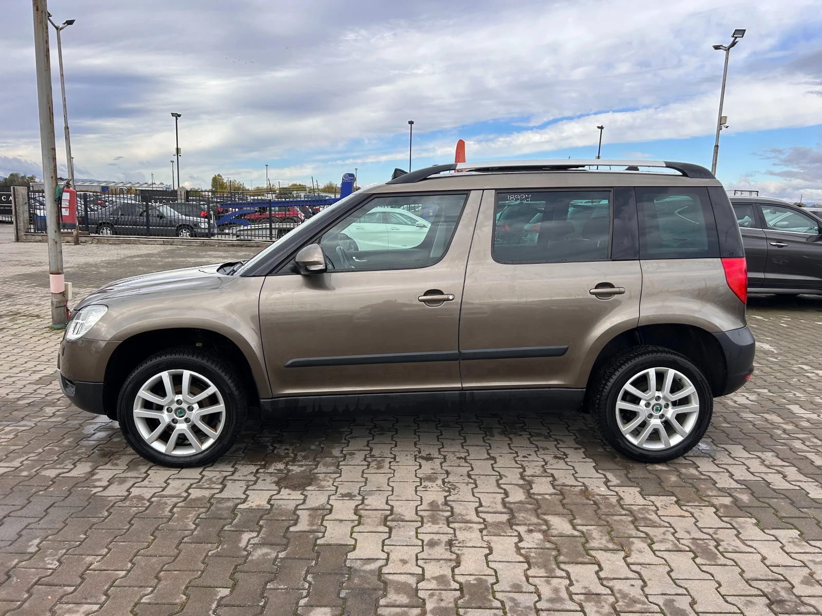 Skoda Yeti 2.0TDI 4X4 AVTOMAT/PANORAMA/NAVI EURO 5 - изображение 9