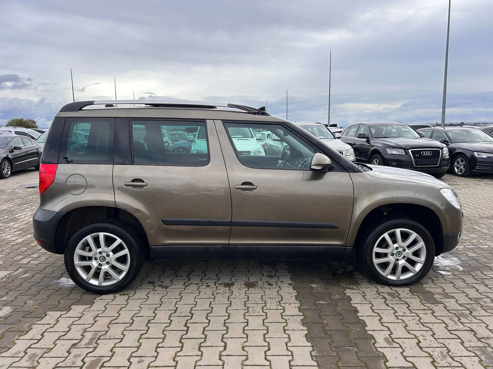 Skoda Yeti 2.0TDI 4X4 AVTOMAT/PANORAMA/NAVI EURO 5 - изображение 5