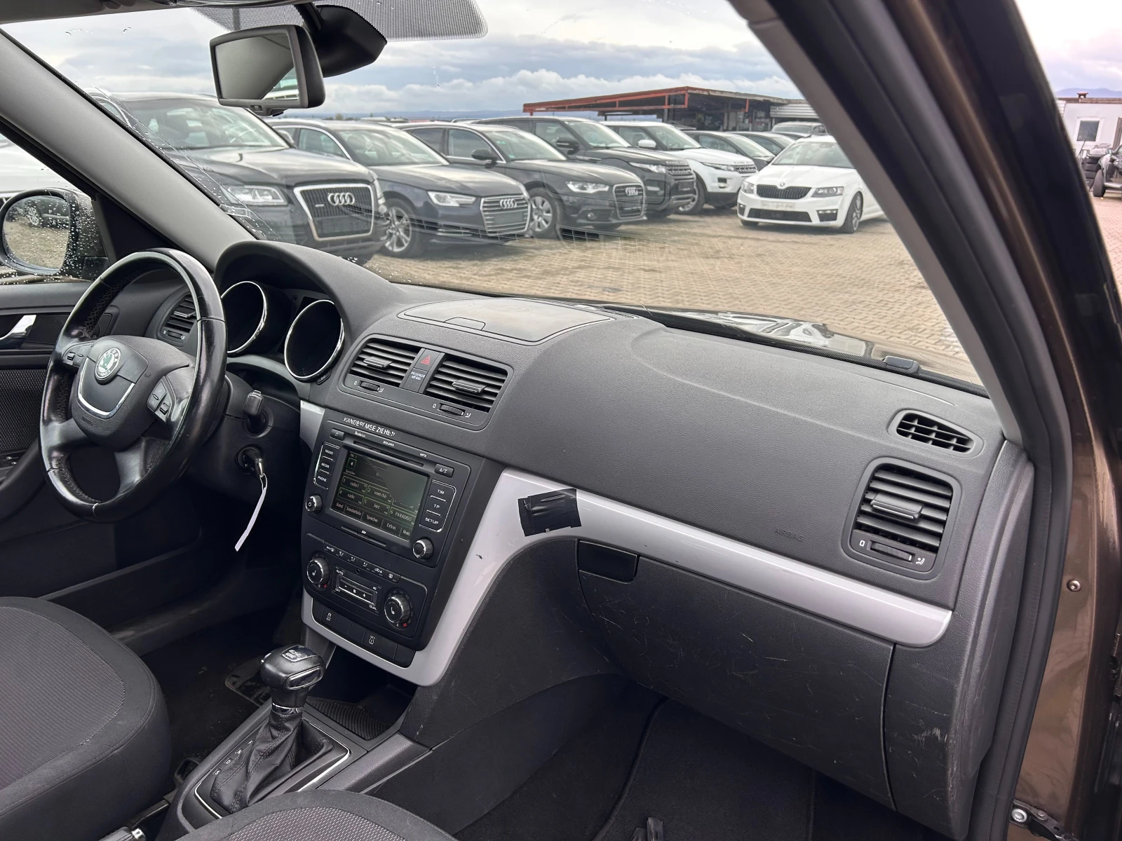 Skoda Yeti 2.0TDI 4X4 AVTOMAT/PANORAMA/NAVI EURO 5 - изображение 10