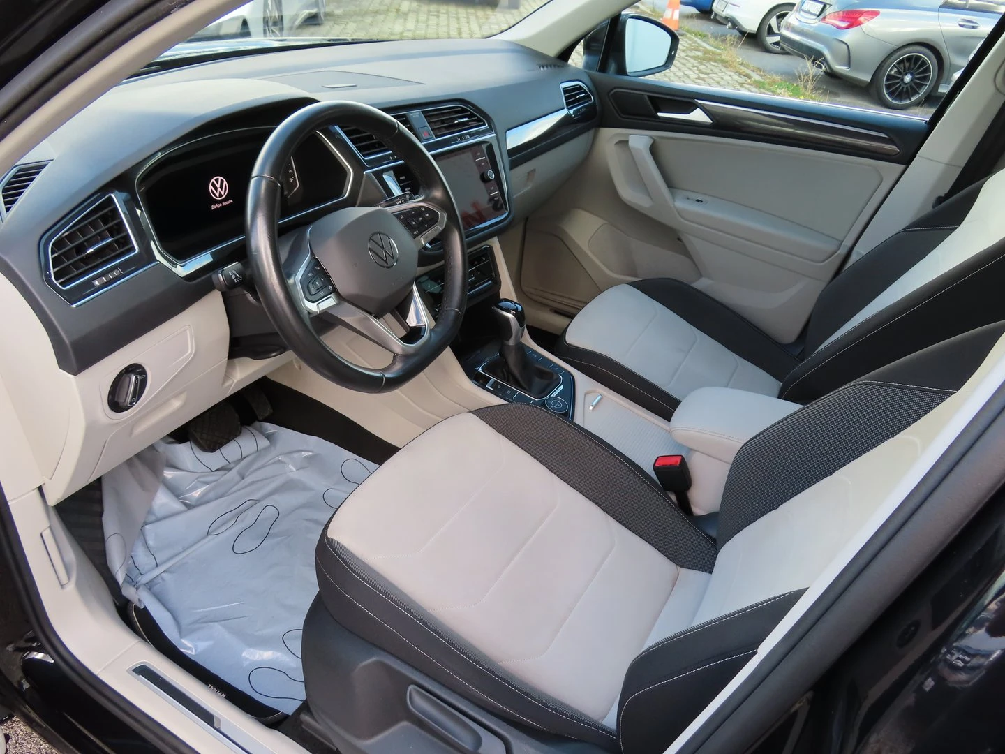 VW Tiguan Elegance 2.0 TDI SCR 4MOTION DSG - изображение 4