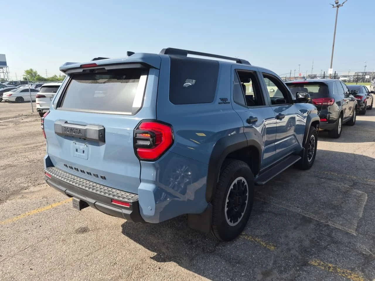 Toyota 4runner DISTRONIC| HUD| PANO| LANE ASSIST| 2 КЛЮЧА| , снимка 3 - Автомобили и джипове - 55325024
