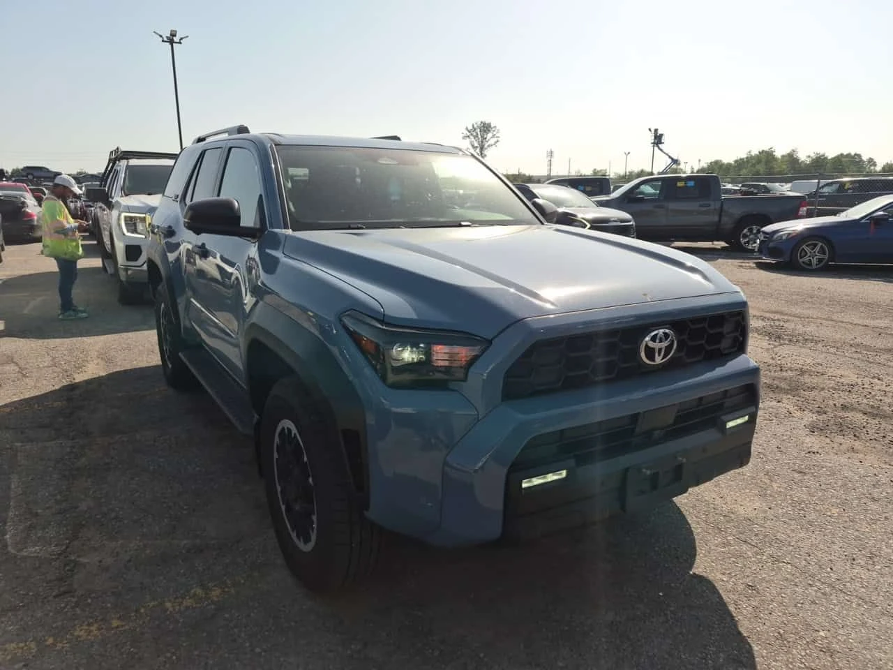 Toyota 4runner DISTRONIC| HUD| PANO| LANE ASSIST| 2 КЛЮЧА| , снимка 2 - Автомобили и джипове - 55325024