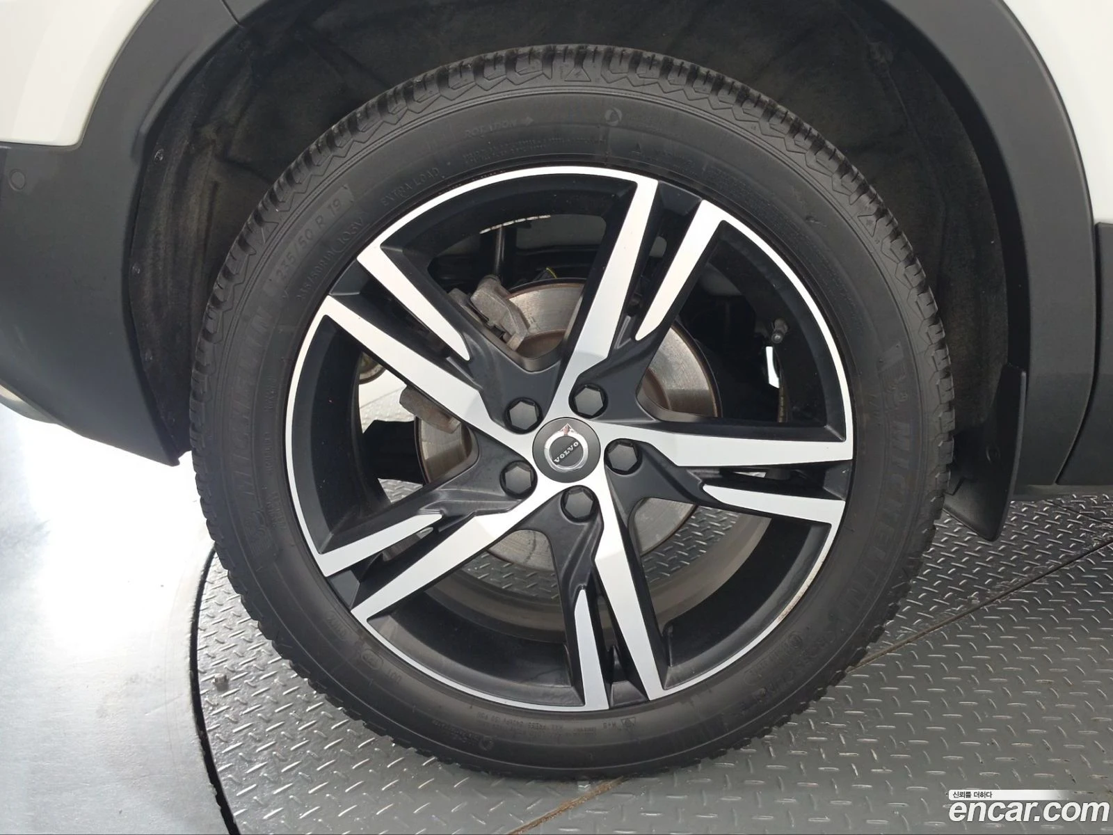 Volvo XC40 T4 R-Design, снимка 5 - Автомобили и джипове - 56570281