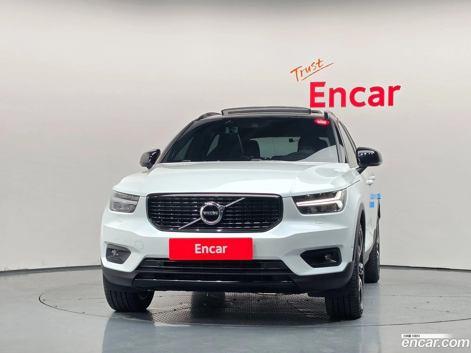 Volvo XC40 T4 R-Design, снимка 3 - Автомобили и джипове - 56570281