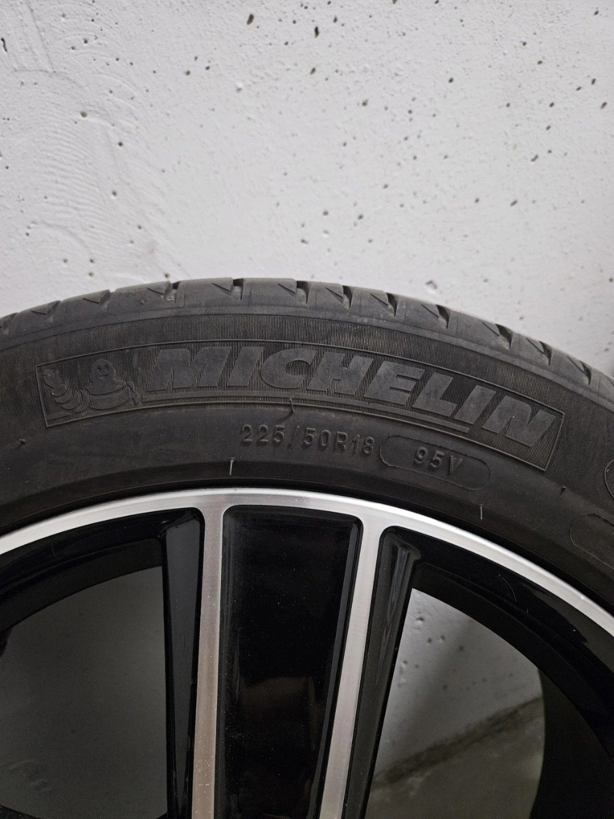 Гуми с джанти Michelin 225/50R18, снимка 2 - Гуми и джанти - 55135263