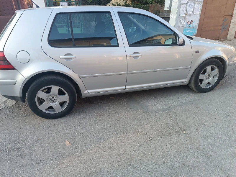 VW Golf, снимка 2 - Автомобили и джипове - 47817631