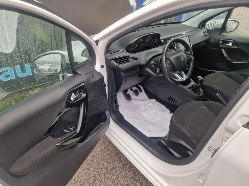 Peugeot 208 1.6HDi Euro6, снимка 8 - Автомобили и джипове - 48057542