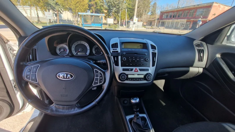 Kia Ceed 1.6 CRDI, снимка 10 - Автомобили и джипове - 49471515