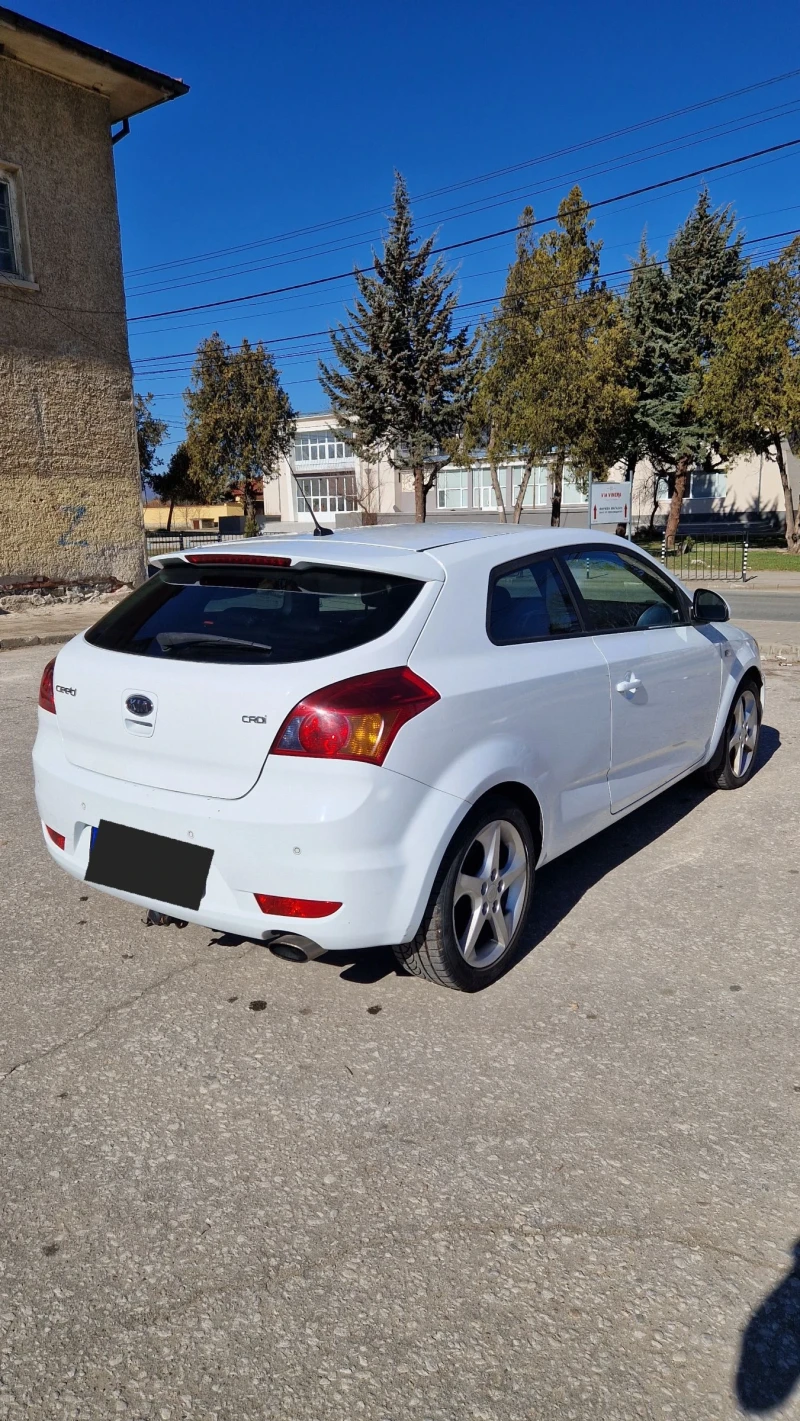 Kia Ceed 1.6 CRDI, снимка 4 - Автомобили и джипове - 49471515