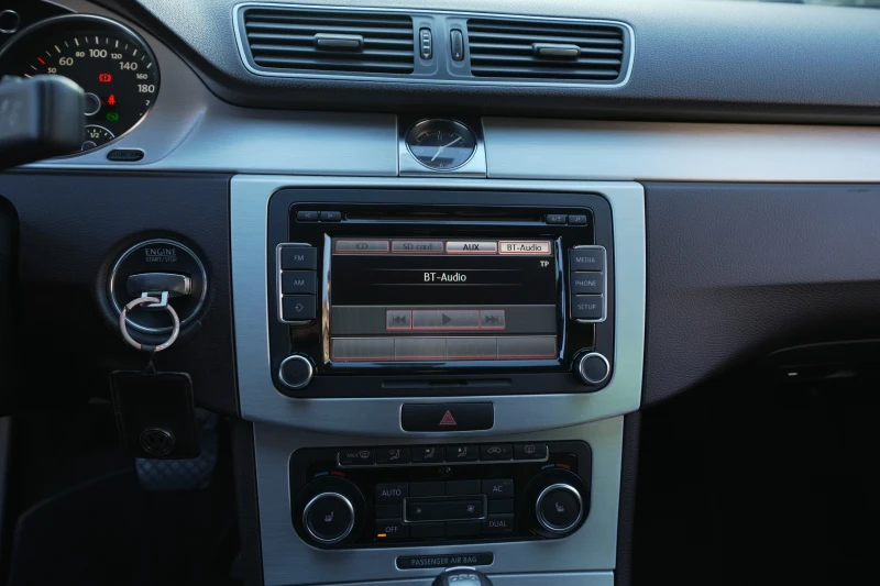 VW Passat, снимка 16 - Автомобили и джипове - 52300281