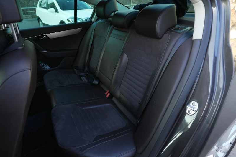 VW Passat, снимка 11 - Автомобили и джипове - 52300281