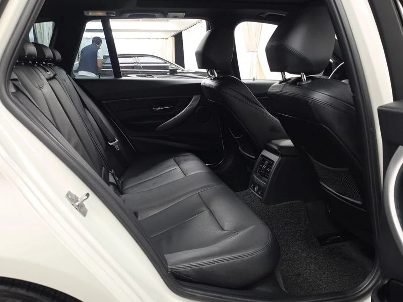 BMW 320 d TOURING M| КАМЕРА| HEAD UP| ПОДГРЕВ| ПАМЕТ| PANO, снимка 12 - Автомобили и джипове - 55747566