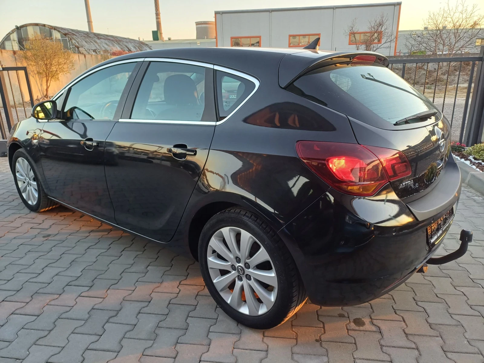 Opel Astra 1.6 benzin 2011 euro5 - изображение 4