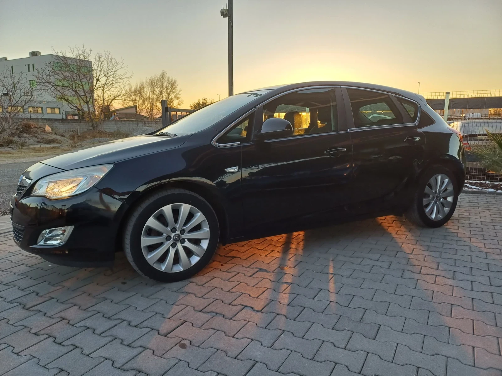 Opel Astra 1.6 benzin 2011 euro5 - изображение 3