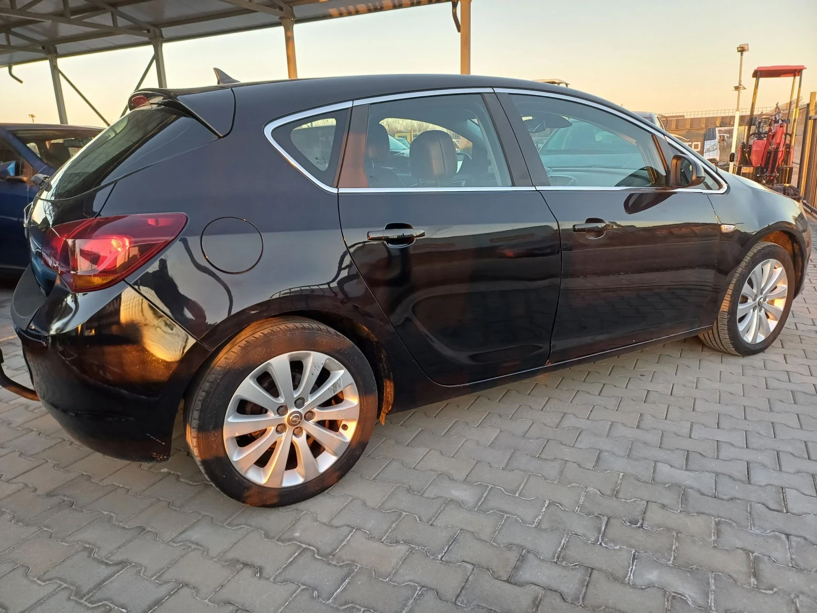 Opel Astra 1.6 benzin 2011 euro5 - изображение 5