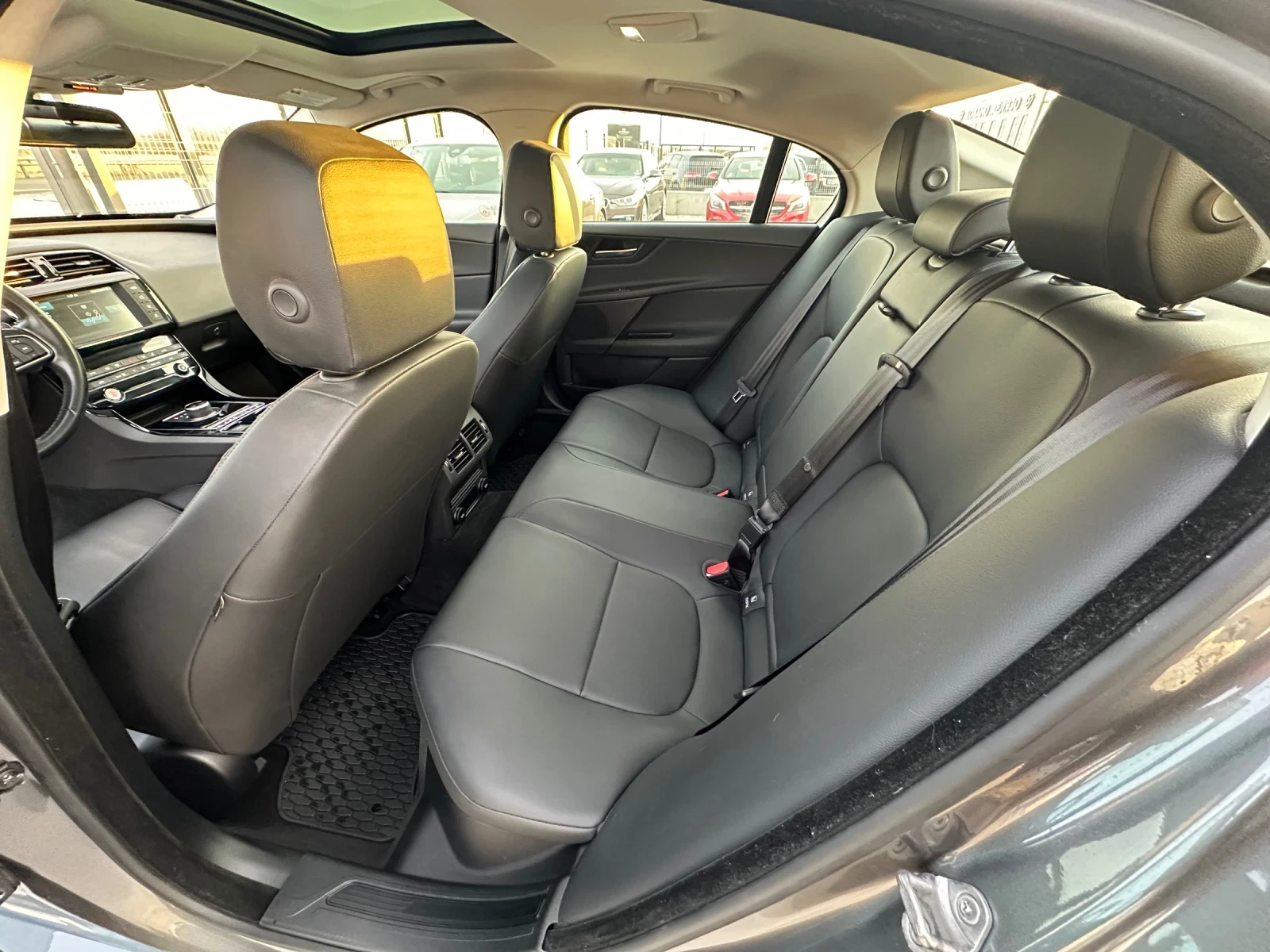 Jaguar XE 2.0D* 4X4* кожа* 2017г.*  | Mobile.bg — изображение 13
