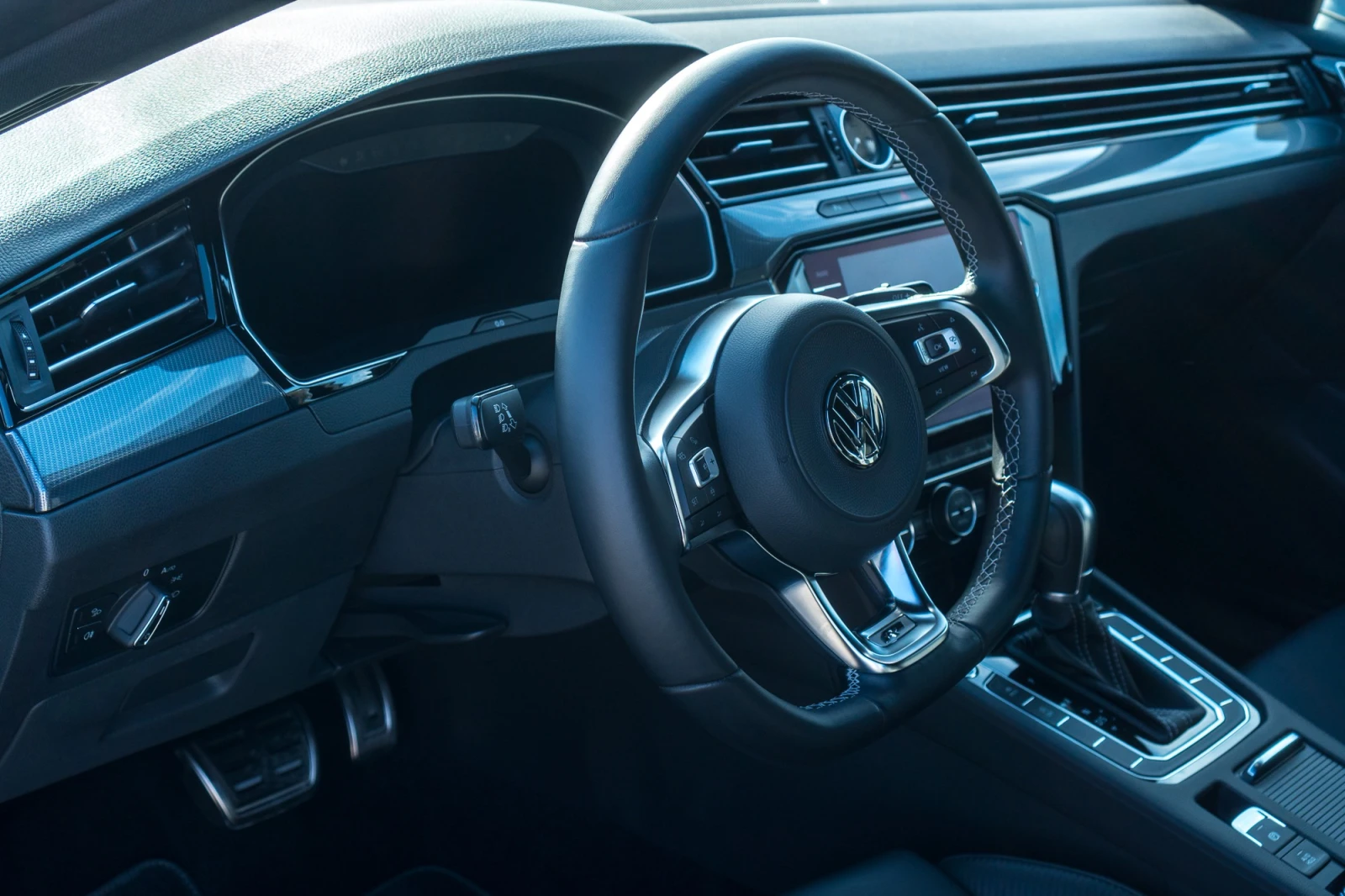VW Arteon  R- Line 2.0 TDI BMT 4M DSG - изображение 8