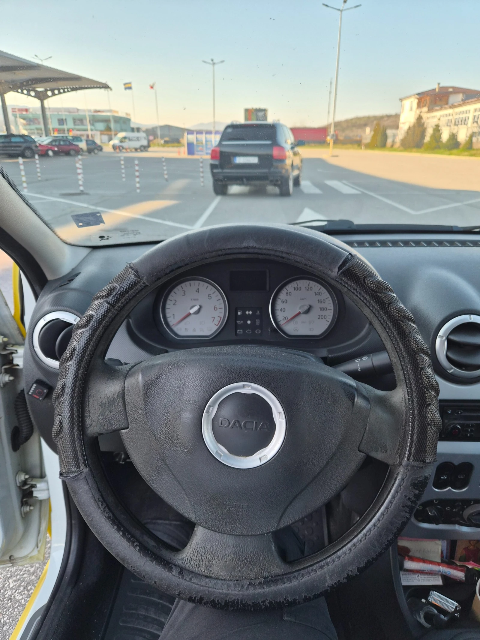 Dacia Logan * 1.6 Бензин-Газ * Много Запазен * 86 кс * Топ * , снимка 11 - Автомобили и джипове - 53782059