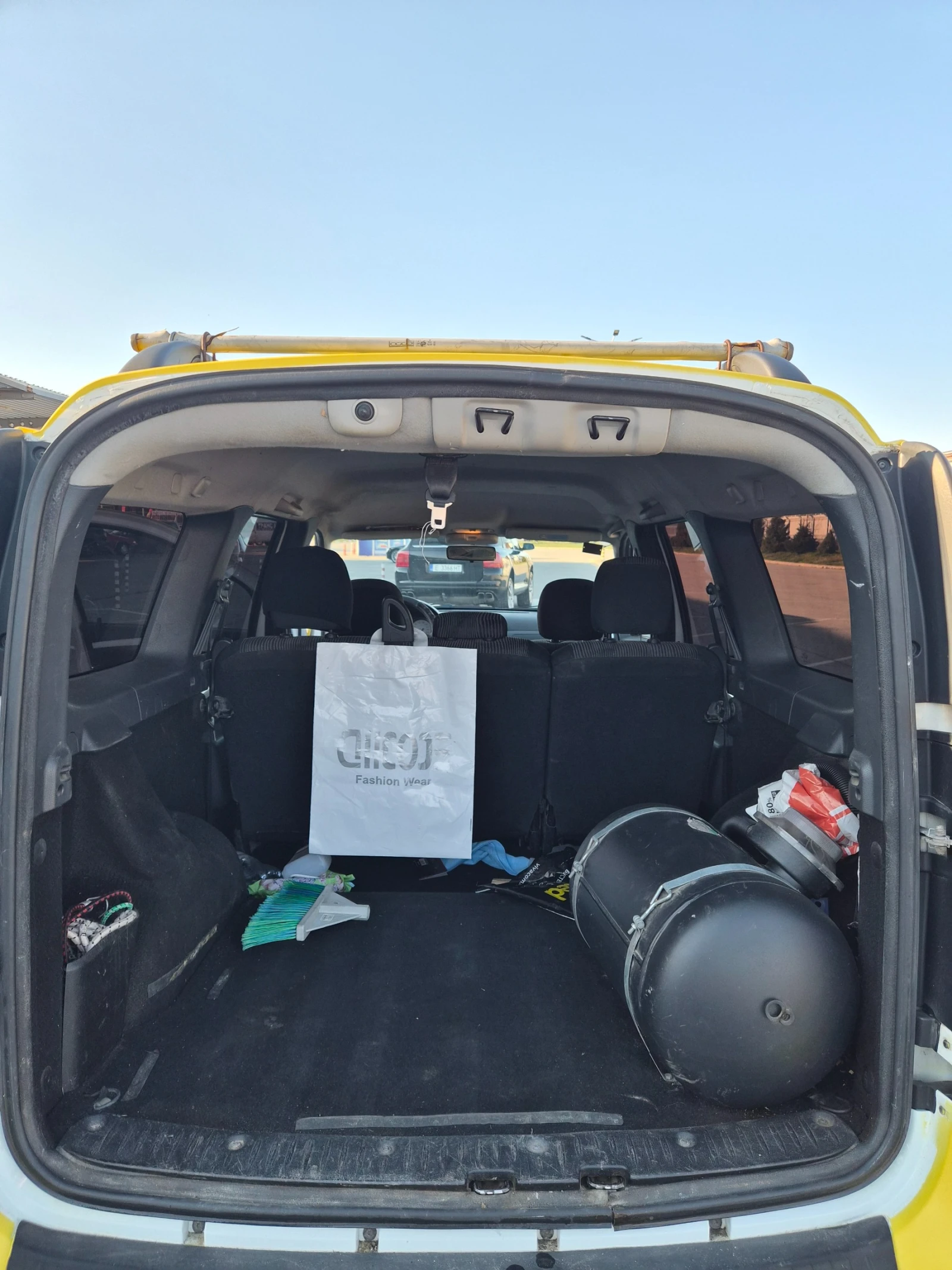 Dacia Logan * 1.6 Бензин-Газ * Много Запазен * 86 кс * Топ * , снимка 17 - Автомобили и джипове - 53782059