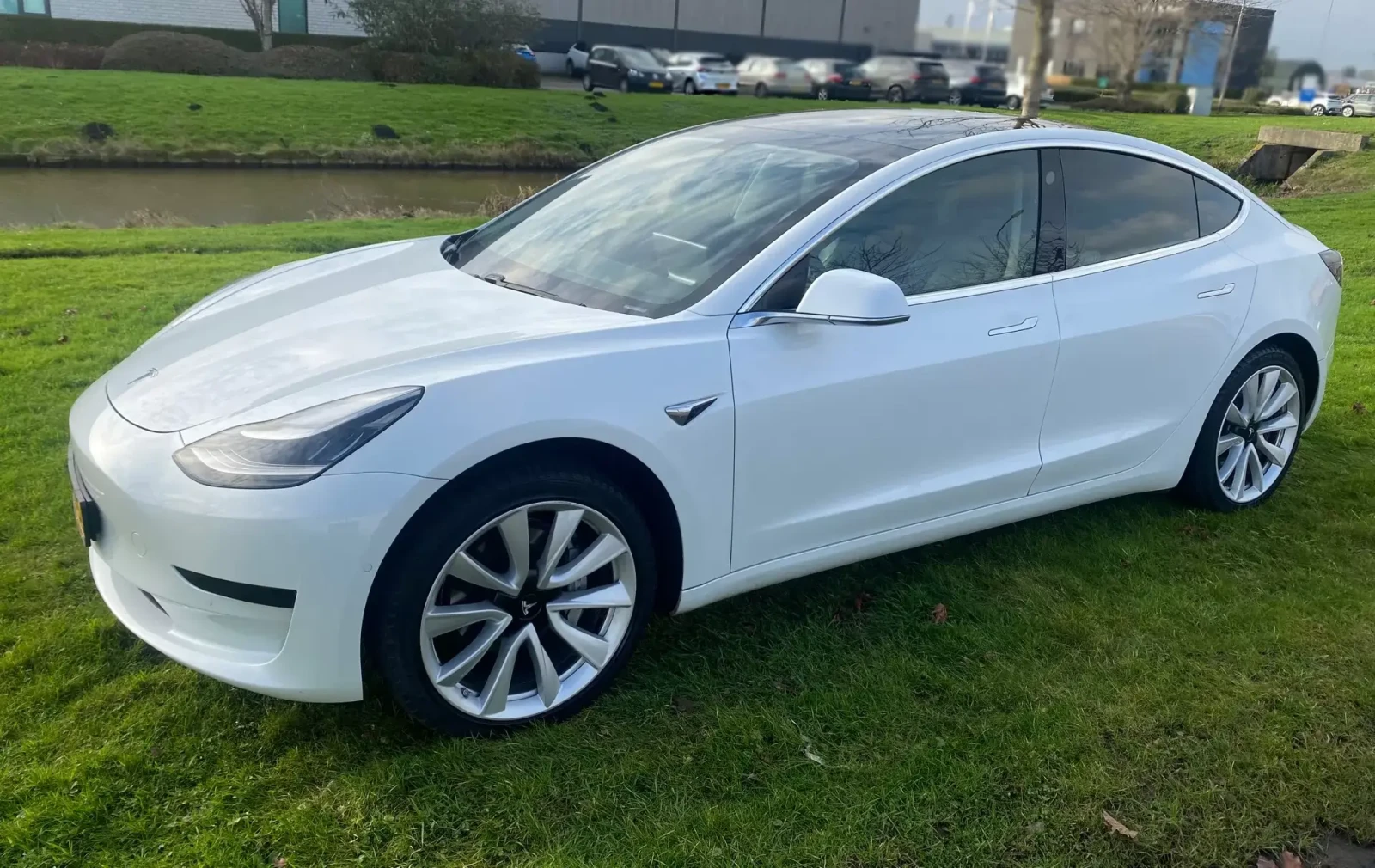 Tesla Model 3 CARPLAY/LONG RANGE/238HP/CAM/NAVI/75KWH/LED/