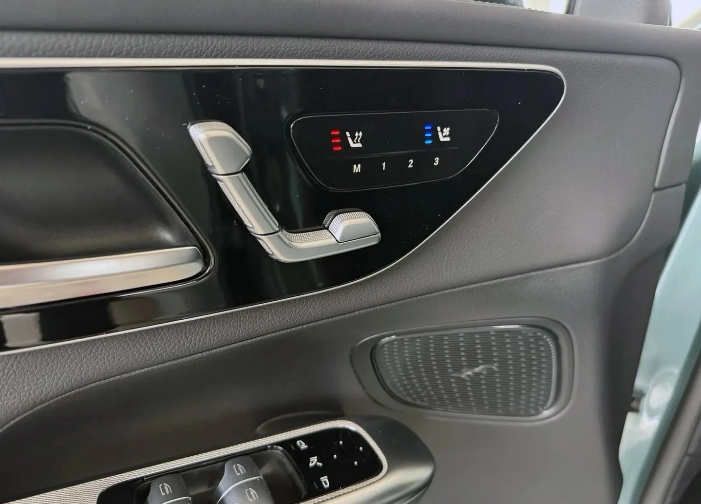 Mercedes-Benz GLC 200 4MATIC Off-Roader AMG-Line, снимка 8 - Автомобили и джипове - 53977337