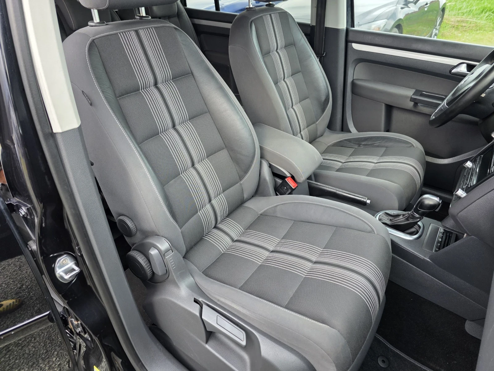 VW Touran 2.0 140 автомат 7 места , снимка 16 - Автомобили и джипове - 54151003