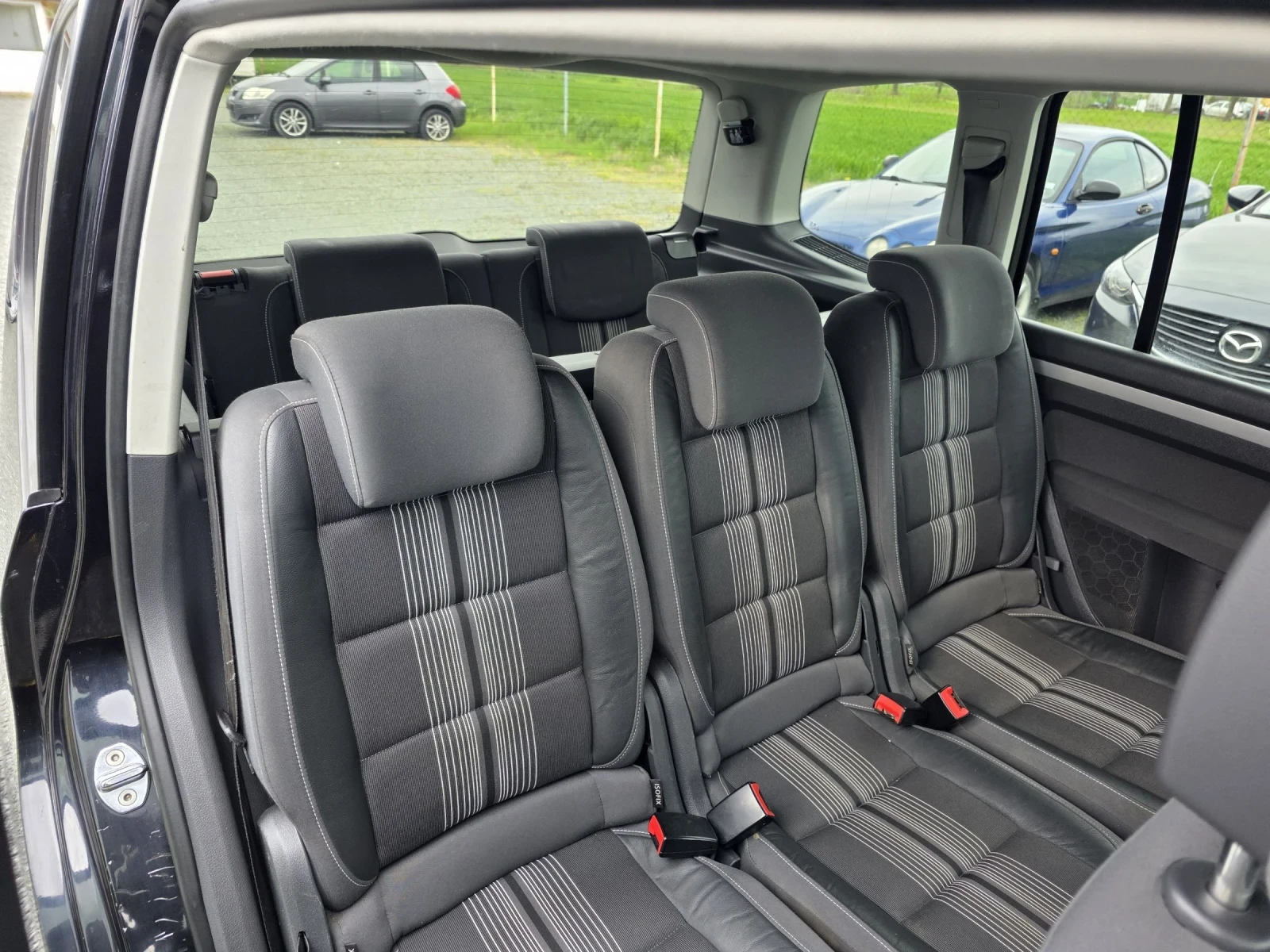 VW Touran 2.0 140 автомат 7 места , снимка 14 - Автомобили и джипове - 54151003