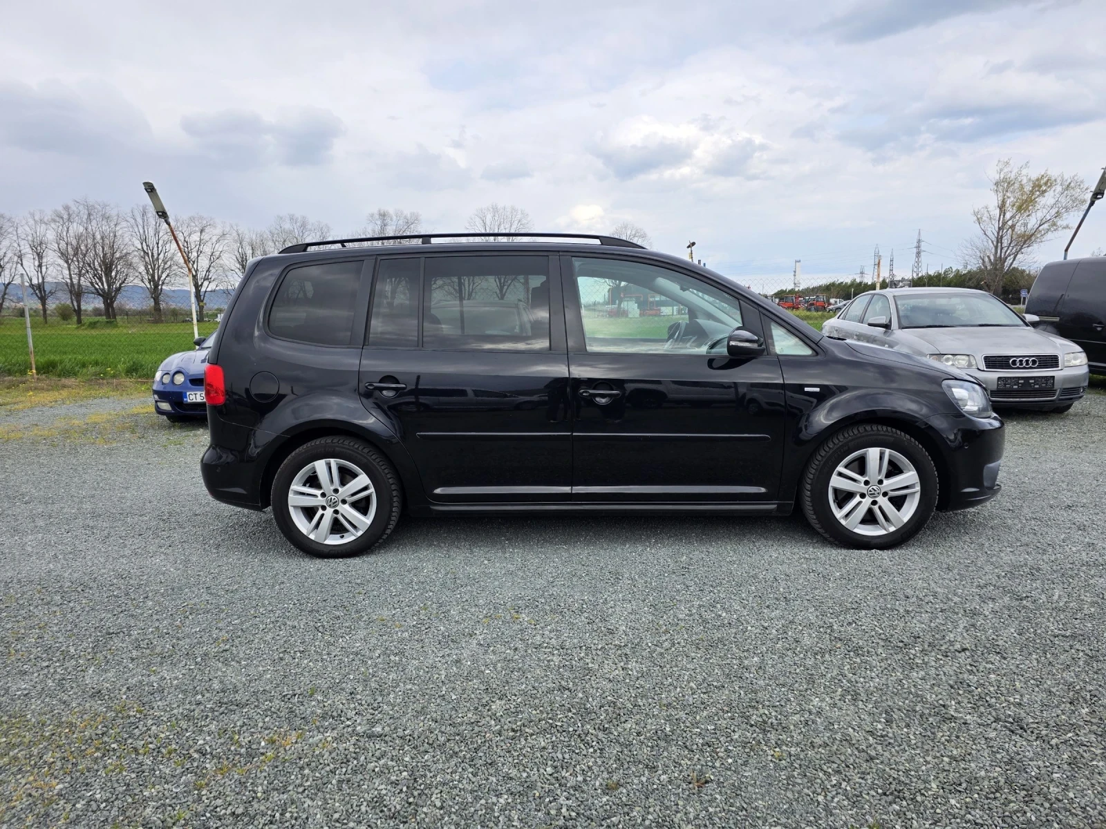 VW Touran 2.0 140 автомат 7 места , снимка 4 - Автомобили и джипове - 54151003