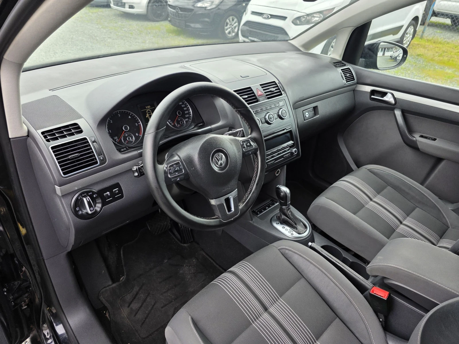 VW Touran 2.0 140 автомат 7 места , снимка 11 - Автомобили и джипове - 54151003