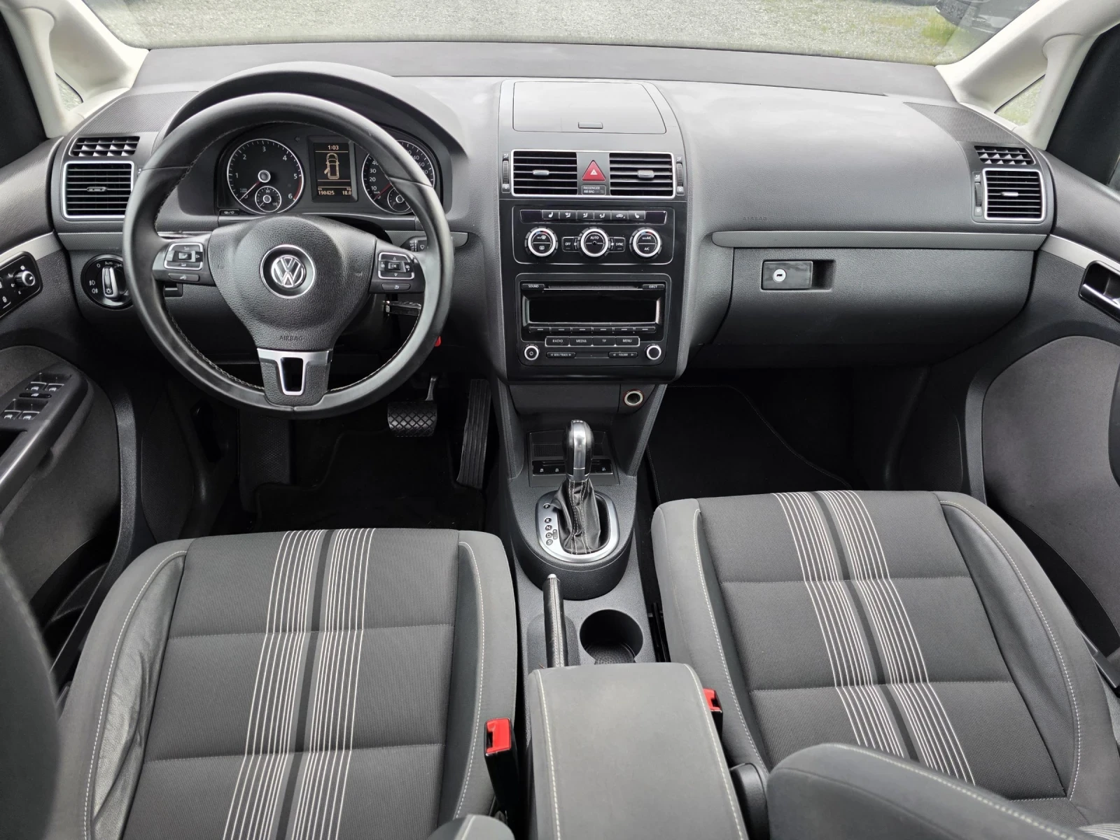 VW Touran 2.0 140 автомат 7 места , снимка 13 - Автомобили и джипове - 54151003