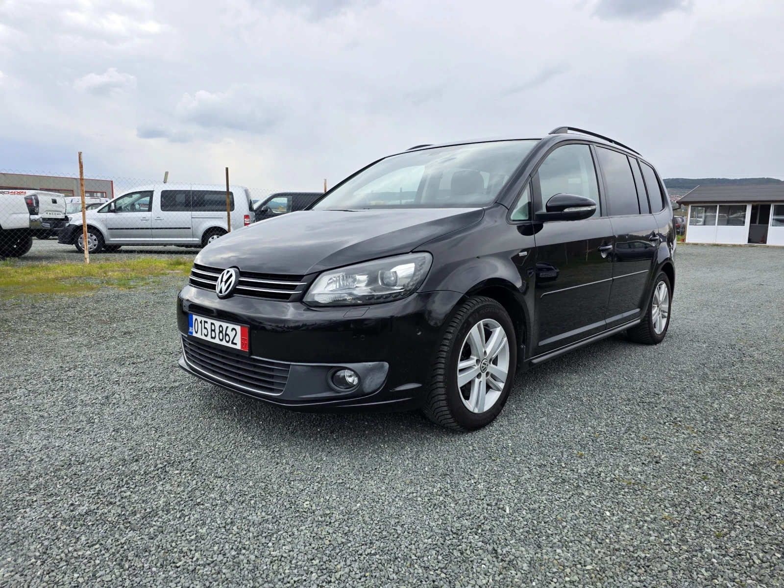 VW Touran 2.0 140 автомат 7 места  | Auto.bg — изображение 1