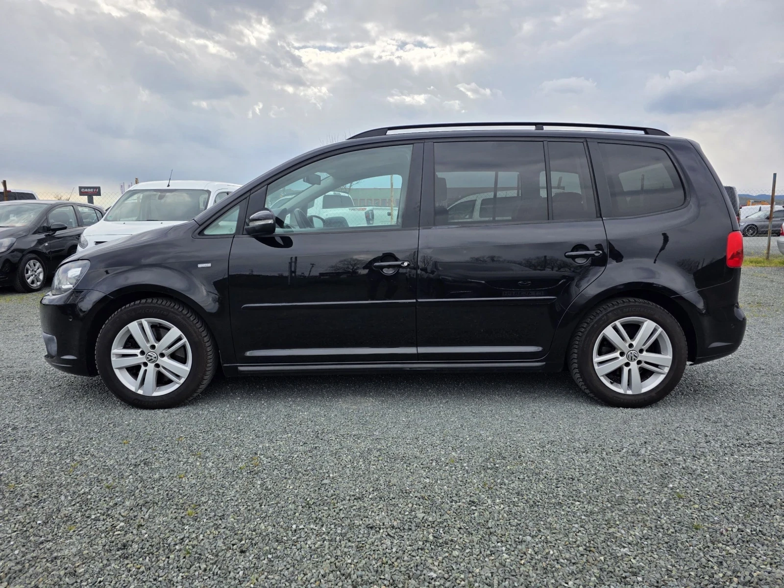 VW Touran 2.0 140 автомат 7 места , снимка 8 - Автомобили и джипове - 54151003