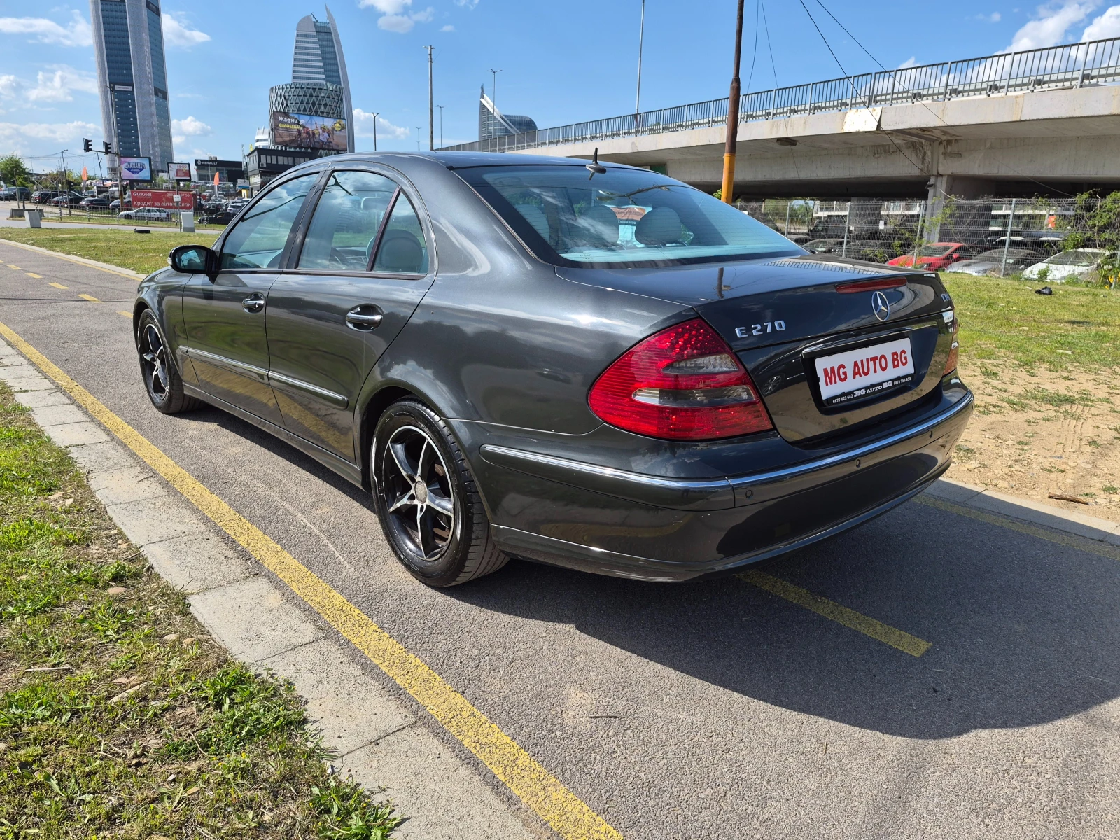 Mercedes-Benz E 270 2.7CDI, снимка 4 - Автомобили и джипове - 54344334