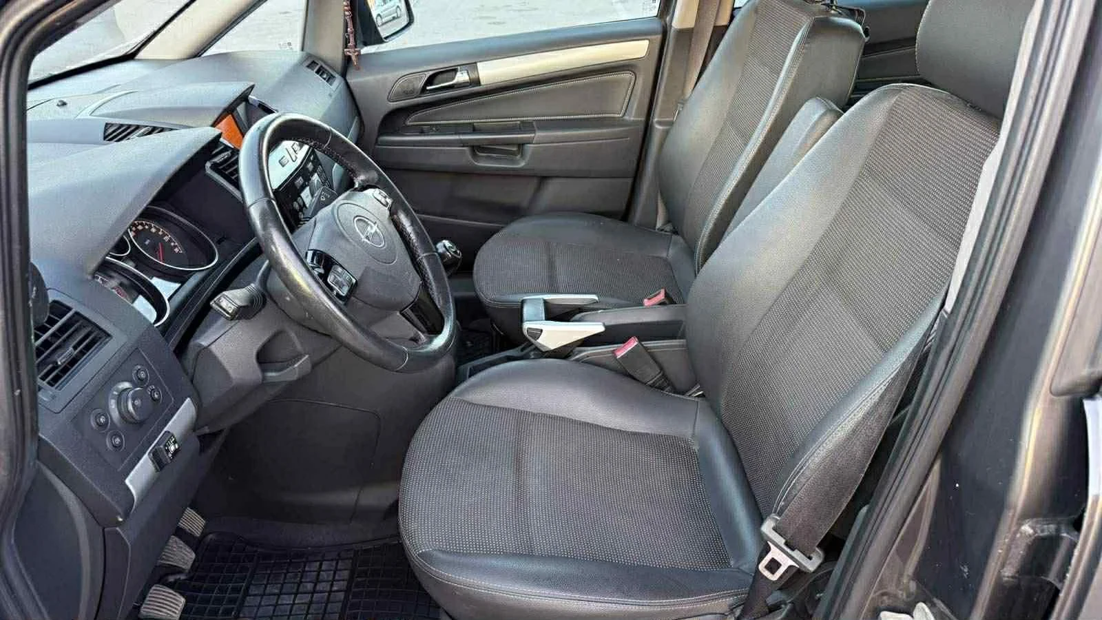 Opel Zafira Газ, снимка 8 - Автомобили и джипове - 54392851