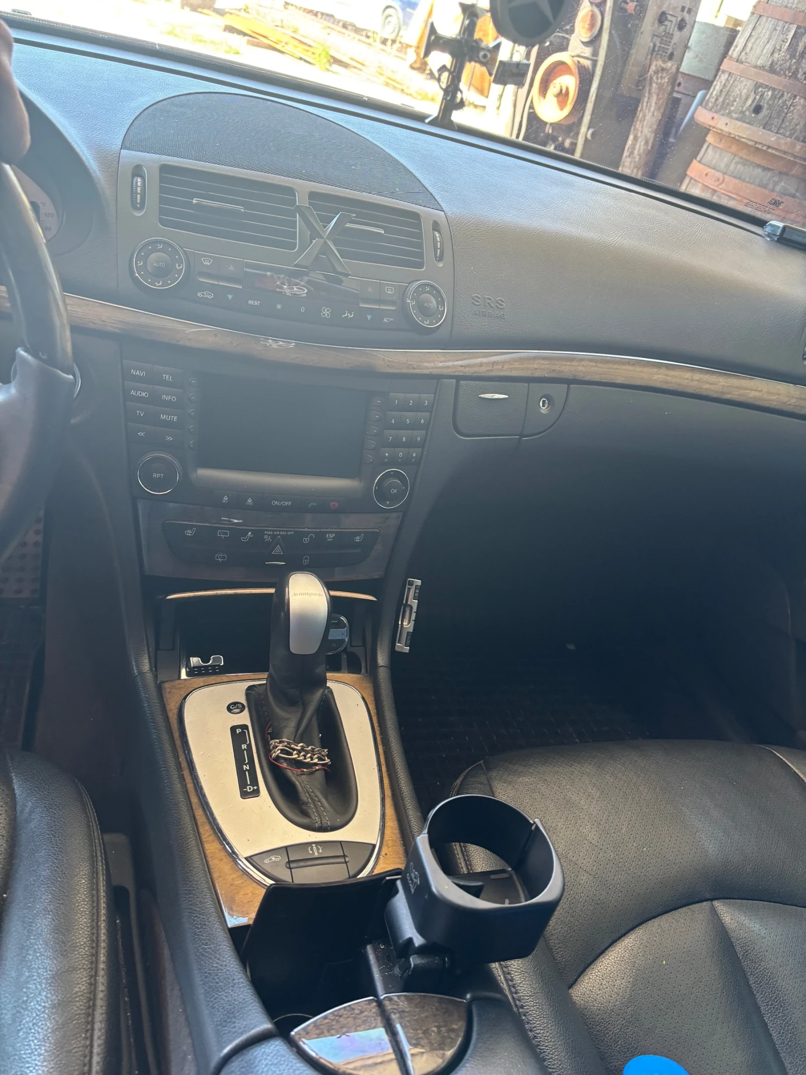 Mercedes-Benz E 500 7G TRONIC LPG Цялата на въздух !  Само на задно ! , снимка 10 - Автомобили и джипове - 55221041
