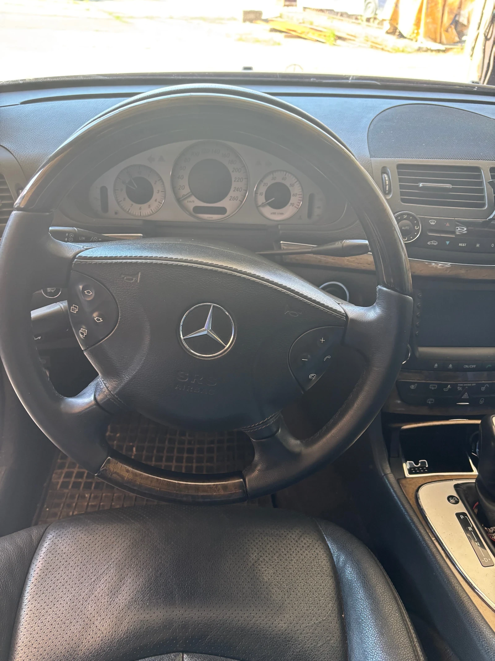 Mercedes-Benz E 500 7G TRONIC LPG Цялата на въздух !  Само на задно ! , снимка 9 - Автомобили и джипове - 55221041