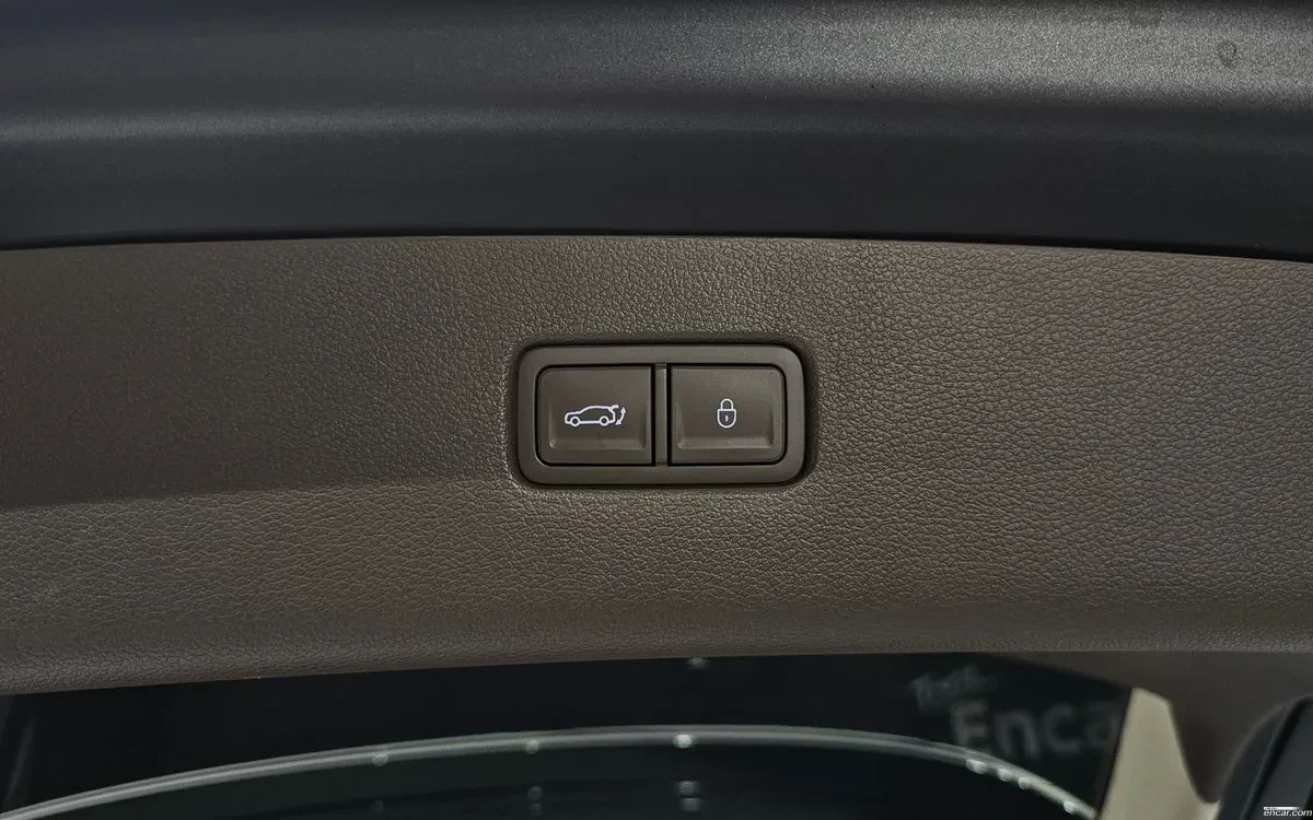 Genesis GV80 3.5T * ОБДУХВАНЕ * AWD * 50K KM * HUD * DISTRONIC , снимка 17 - Автомобили и джипове - 55251164