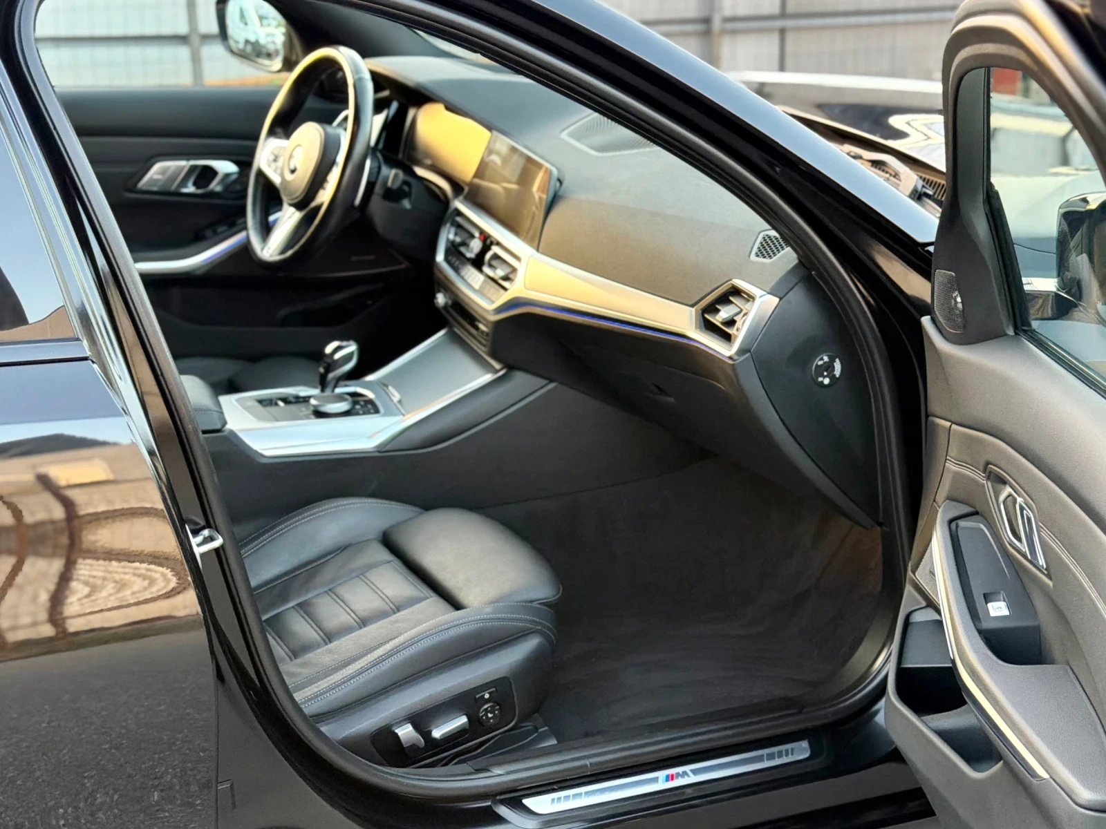 BMW 320 D M-Paket Laser Kameri 360* X-Drive Distronik Full, снимка 7 - Автомобили и джипове - 55849917