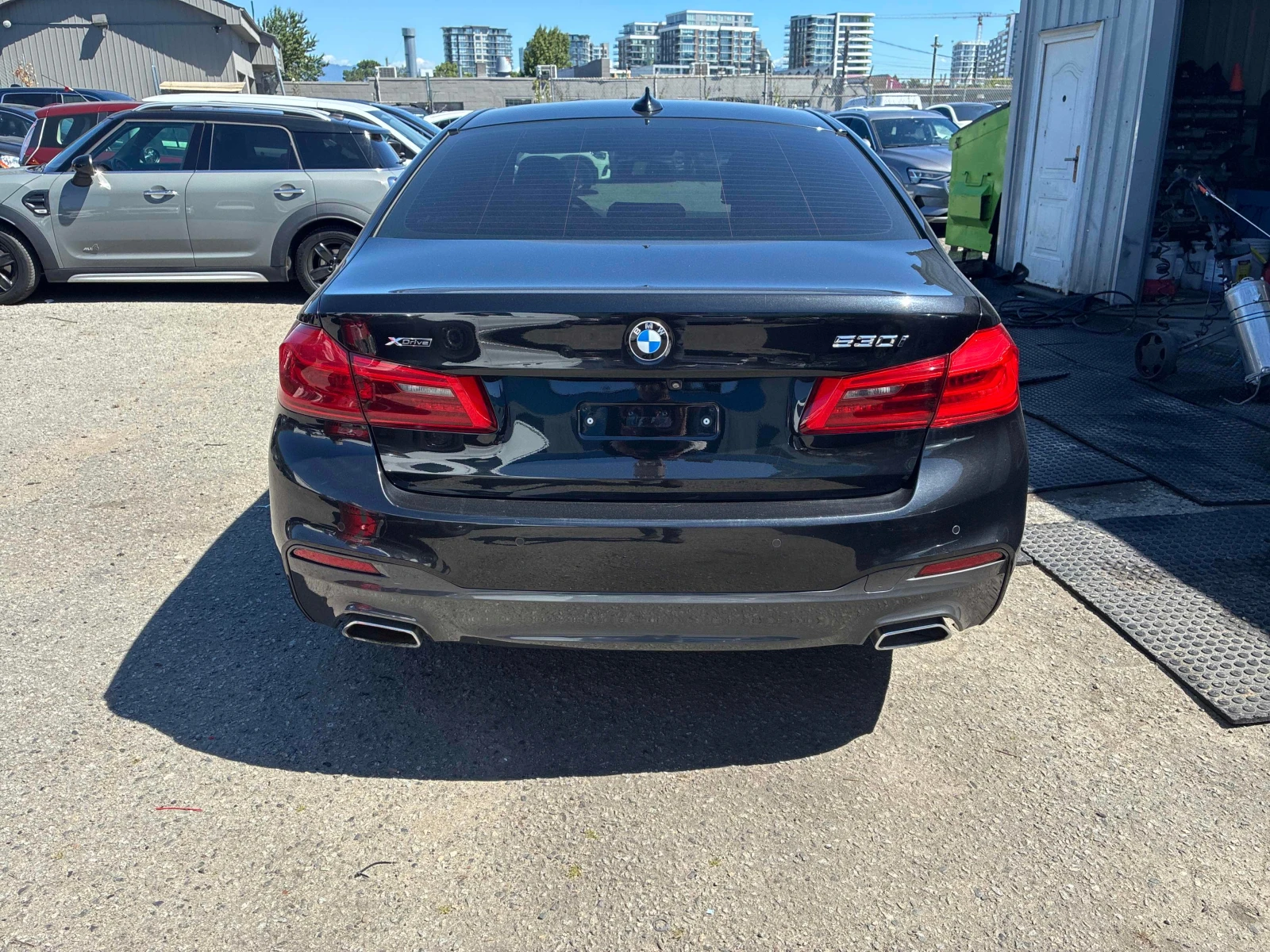 BMW 530 * xDrive * CARFAX * ОПЦИЯ ЗА ФИНАНСИРАНЕ, снимка 4 - Автомобили и джипове - 56086976