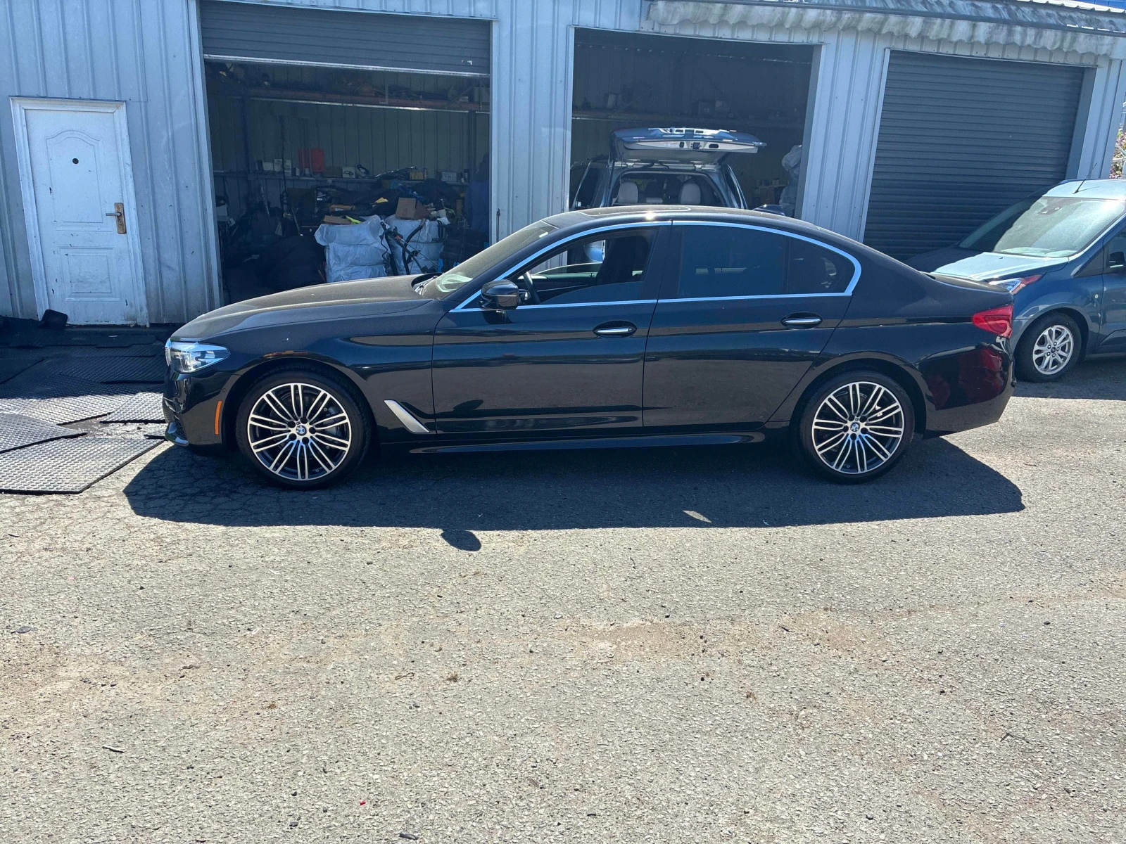 BMW 530 * xDrive * CARFAX * ОПЦИЯ ЗА ФИНАНСИРАНЕ, снимка 13 - Автомобили и джипове - 56086976