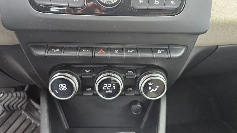 Dacia Duster 2.0i 16V 4x4, снимка 8 - Автомобили и джипове - 52455899