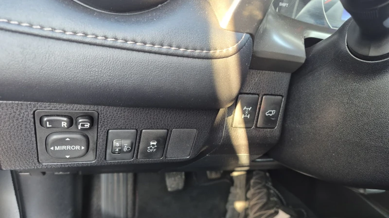 Toyota Rav4 2.0 D4D 20Г. ЮБИЛЕЙНА 4X4 НАВИ КАМЕРА КЕЙЛЕС ВИДЕО, снимка 7 - Автомобили и джипове - 52907638