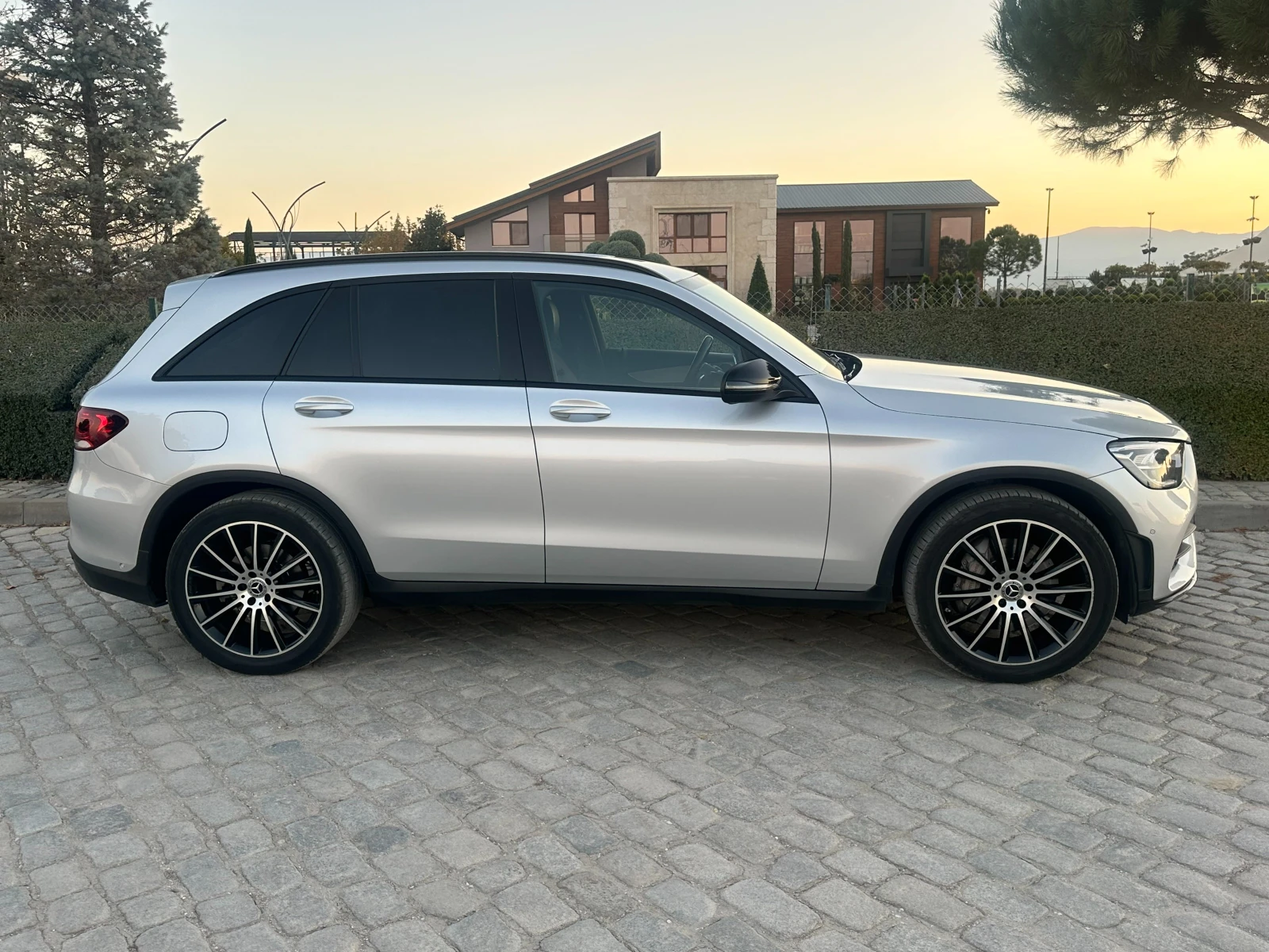 Mercedes-Benz GLC 400 AMG* 4MATIC* ACC* 9G TRONIC* НОВ ВНОС* NIGHT PAKET - изображение 2