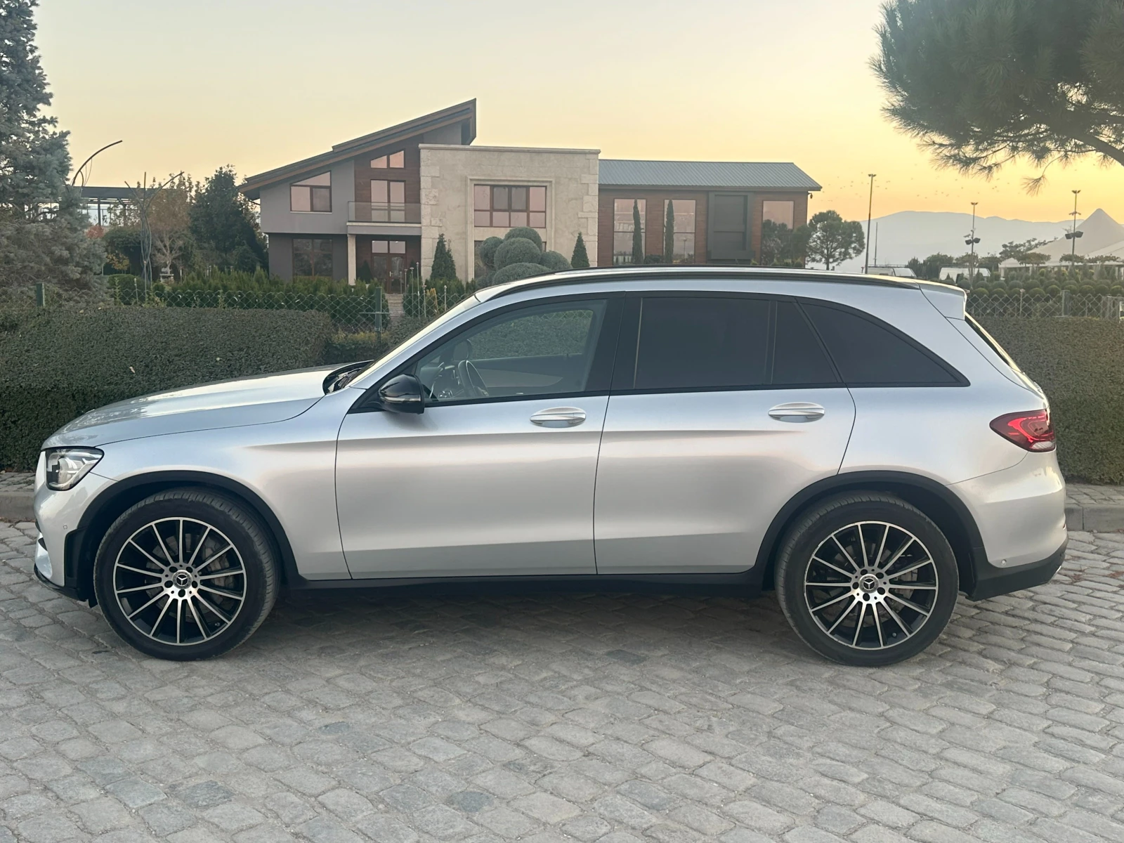 Mercedes-Benz GLC 400 AMG* 4MATIC* ACC* 9G TRONIC* НОВ ВНОС* NIGHT PAKET - изображение 6