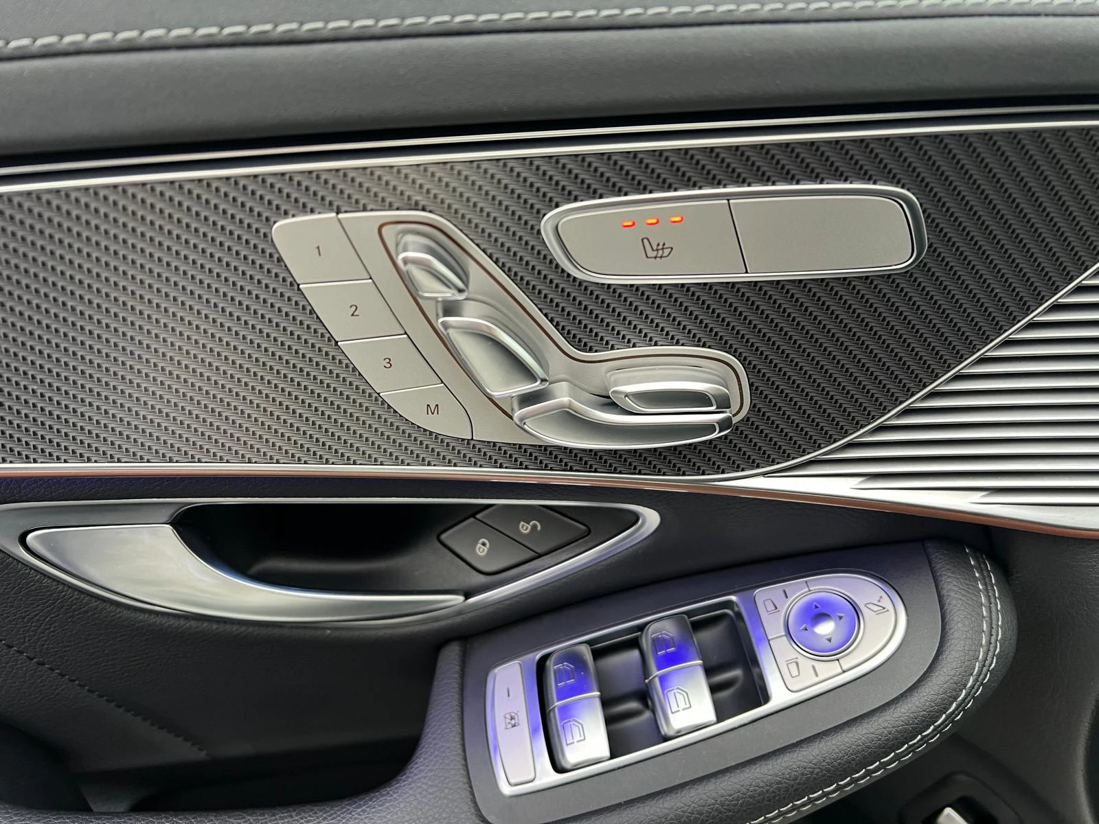 Mercedes-Benz EQC 400 AMG Head-up Carplay Distronic Шибедах Кам.360, снимка 9 - Автомобили и джипове - 53747569