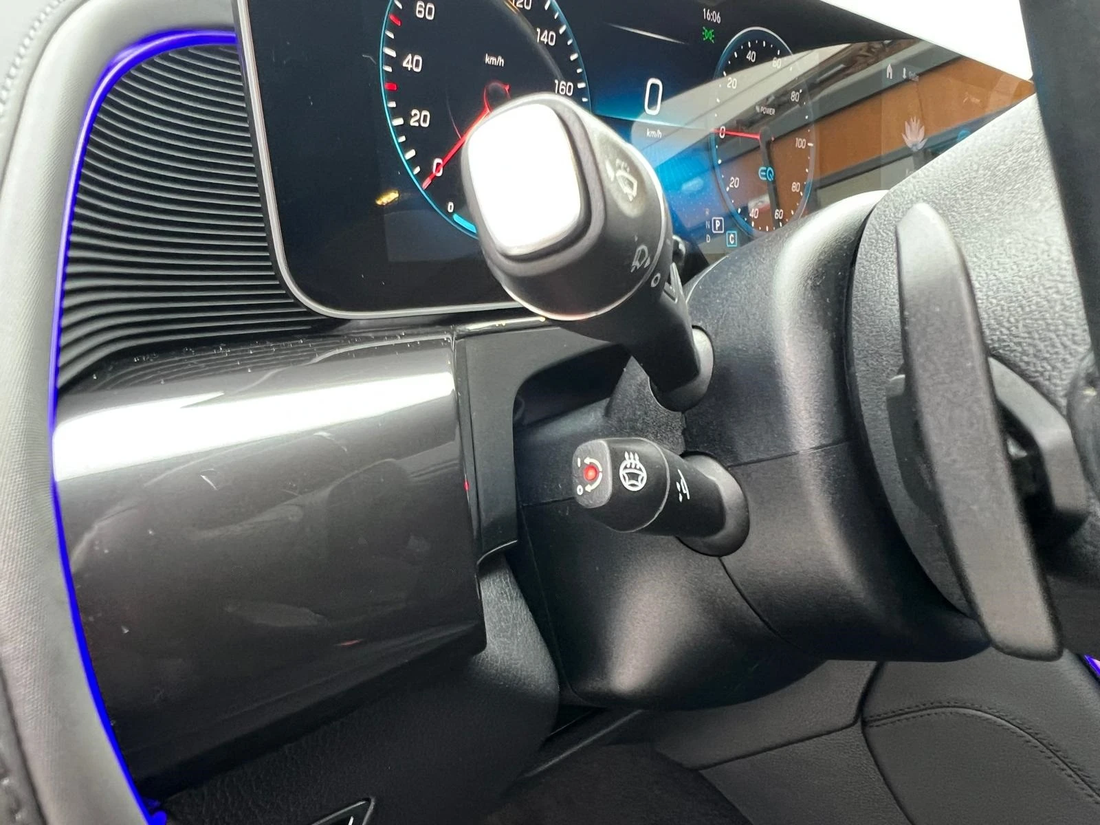 Mercedes-Benz EQC 400 AMG Head-up Carplay Distronic Шибедах Кам.360, снимка 10 - Автомобили и джипове - 53747569