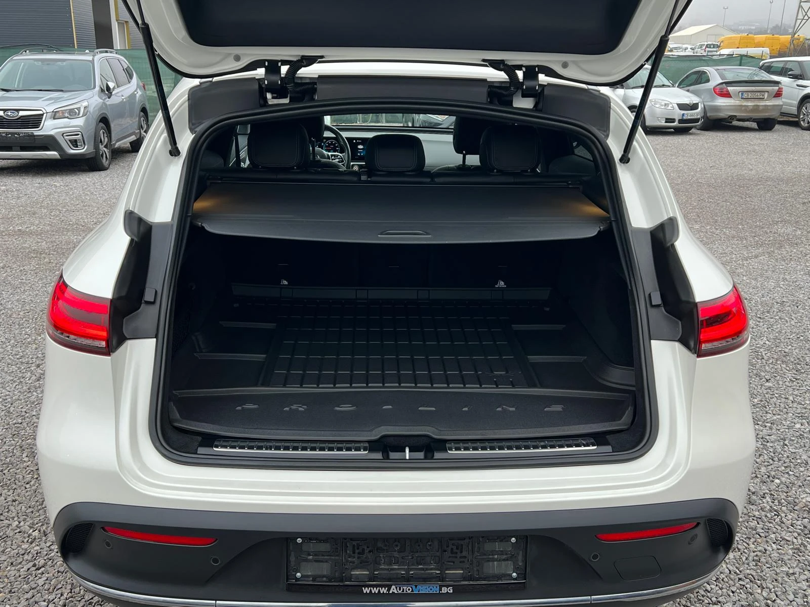 Mercedes-Benz EQC 400 AMG Head-up Carplay Distronic Шибедах Кам.360, снимка 17 - Автомобили и джипове - 53747569