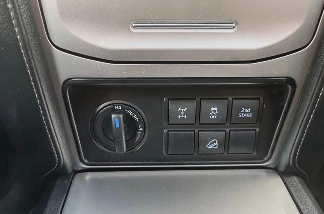 Toyota Land cruiser 2.8 Diesel Спешно, снимка 5 - Автомобили и джипове - 54582434